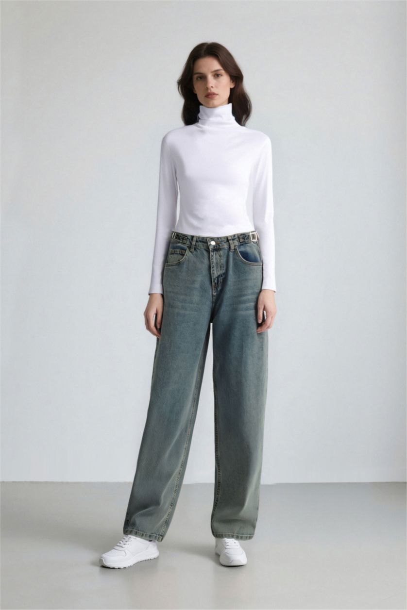 حريمي أبيض بودي سوت أبيض  من Fall in Love