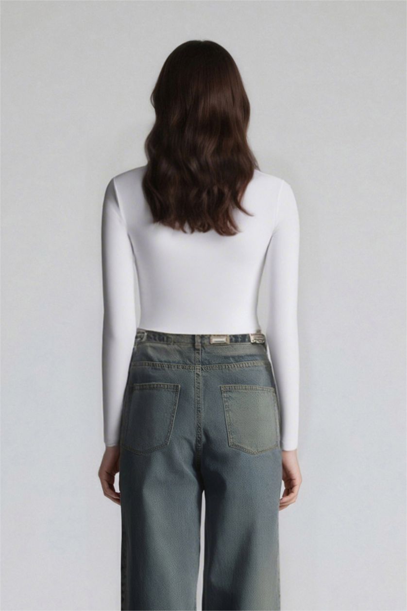 حريمي أبيض بودي سوت أبيض  من Fall in Love