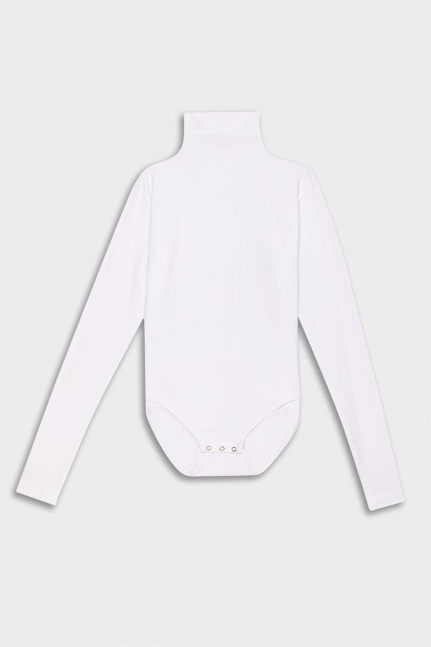 حريمي أبيض بودي سوت أبيض  من Fall in Love