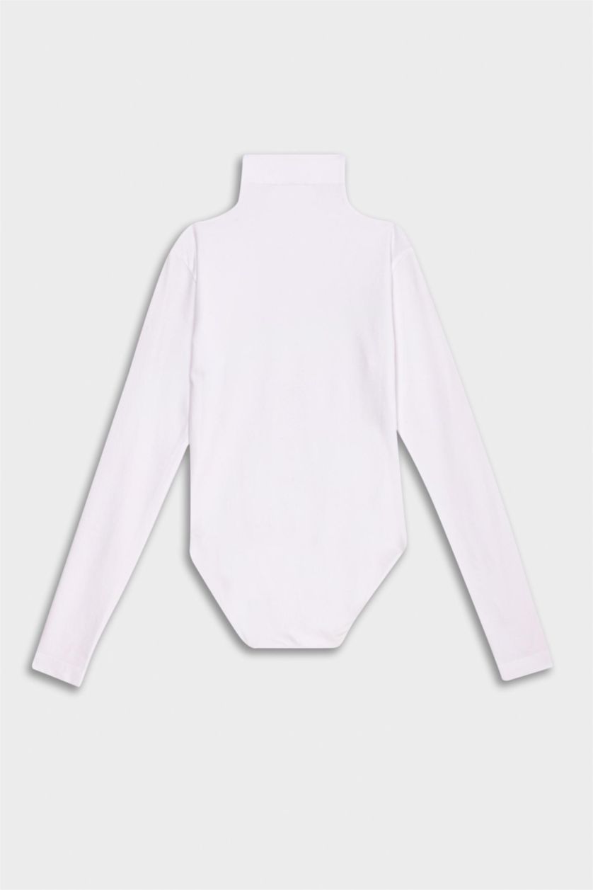 حريمي أبيض بودي سوت أبيض  من Fall in Love