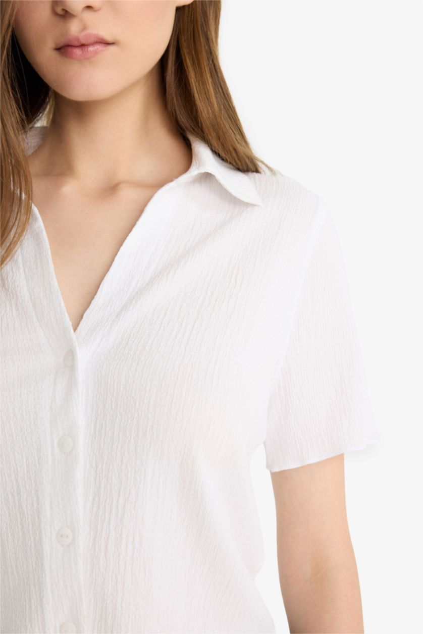 حريمي اوف وايت قميص نص كم سليم فيت بياقة قميص