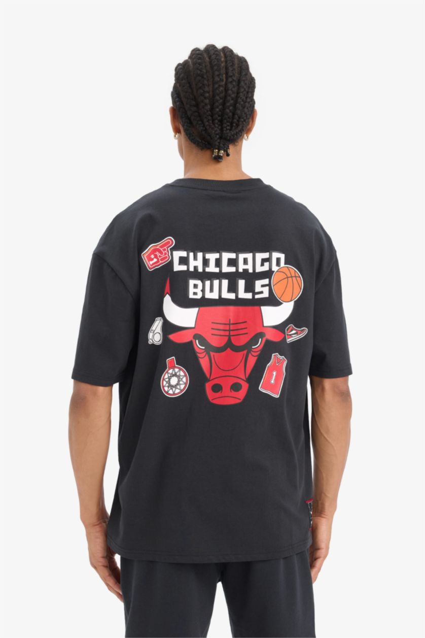 رجالي أسود تيشيرت نص كم اوفر سايز برقبة مستديرة من شيكاغو بولز
