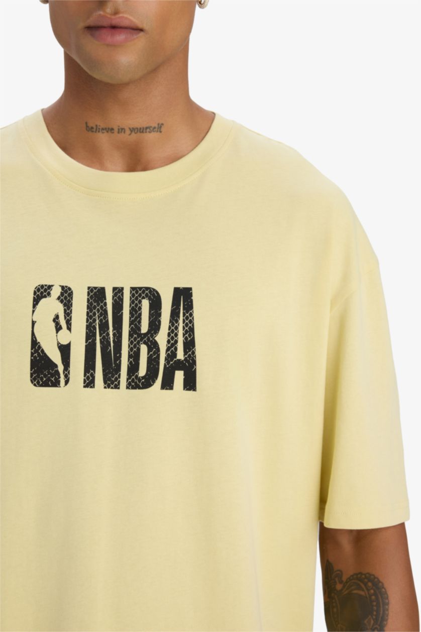 Erkek Açık Yeşil NBA Wordmark Oversize Geniş Kalıp Bisiklet Yaka Kısa Kollu Tişört