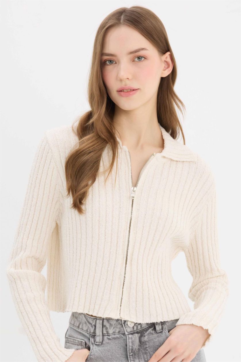 Woman Ecru Slim Fit Polo Collar Cardigan