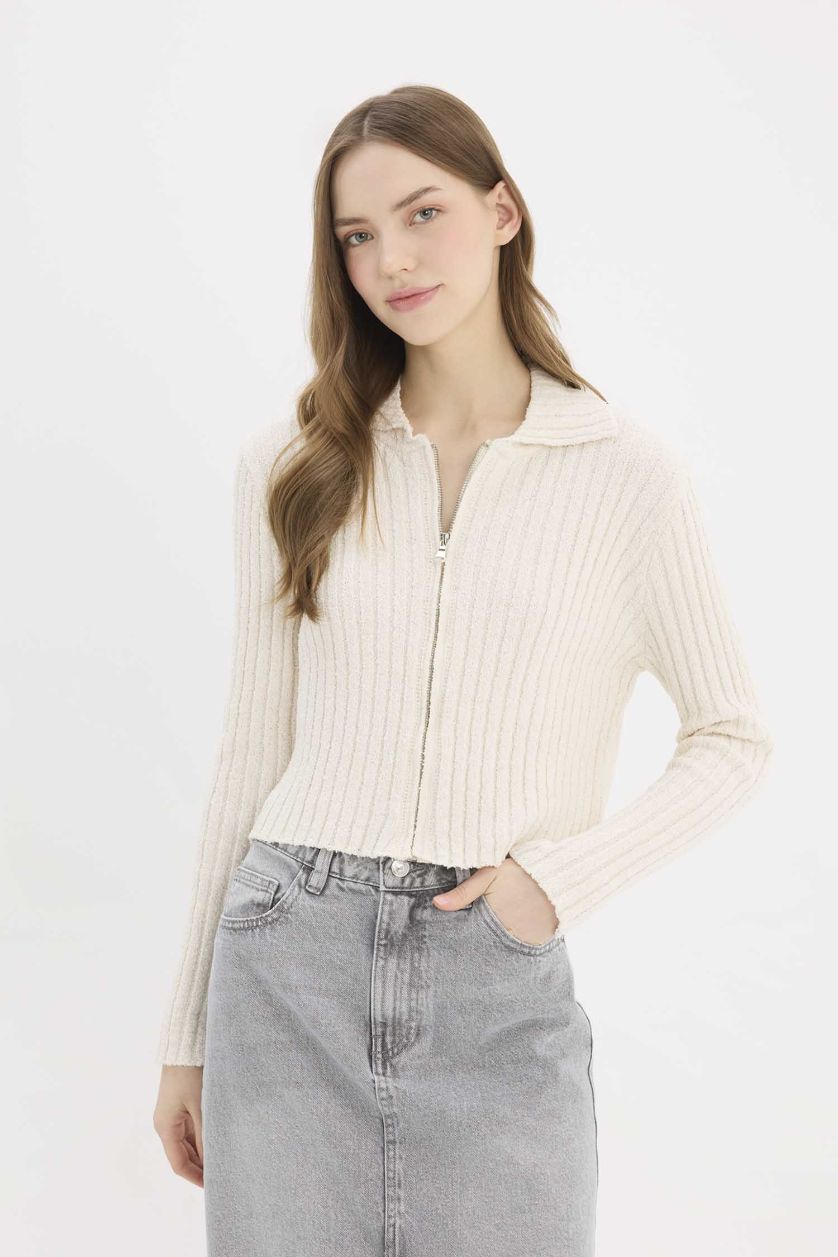 Woman Ecru Slim Fit Polo Collar Cardigan