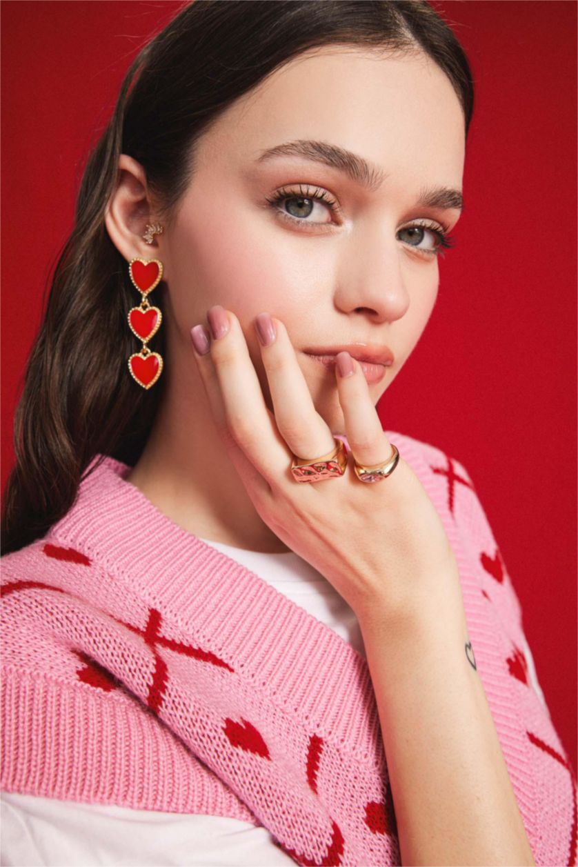 Kadın Kırmızı Kadın Kalp Desenli Sallantılı Küpe