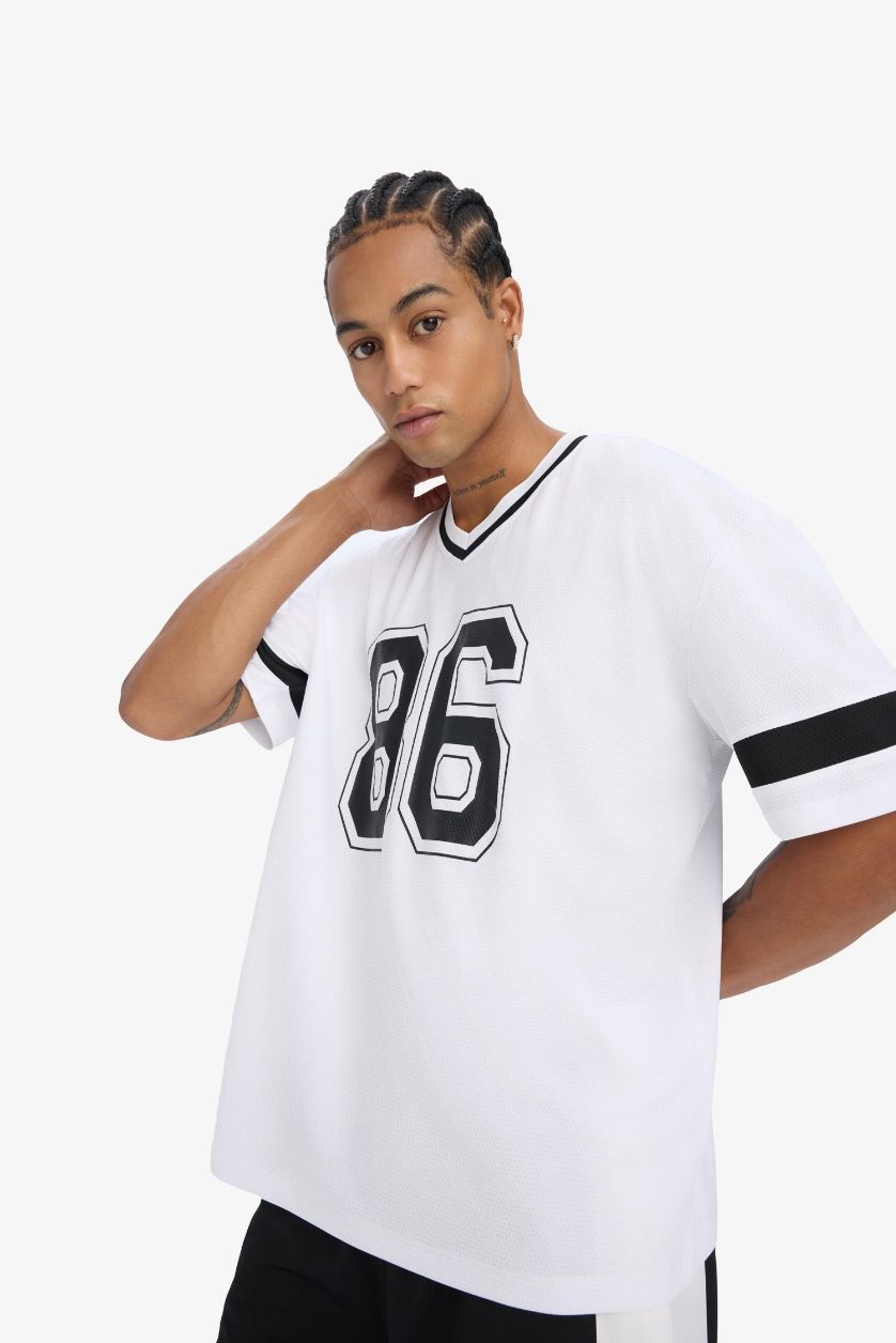 Erkek Beyaz Hızlı Kuruyan Oversize Geniş Kalıp V Yaka Baskılı Sporcu Kısa Kollu Tişört