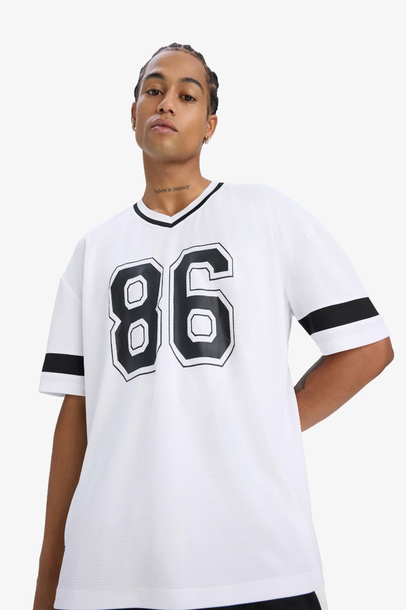 Erkek Beyaz Hızlı Kuruyan Oversize Geniş Kalıp V Yaka Baskılı Sporcu Kısa Kollu Tişört