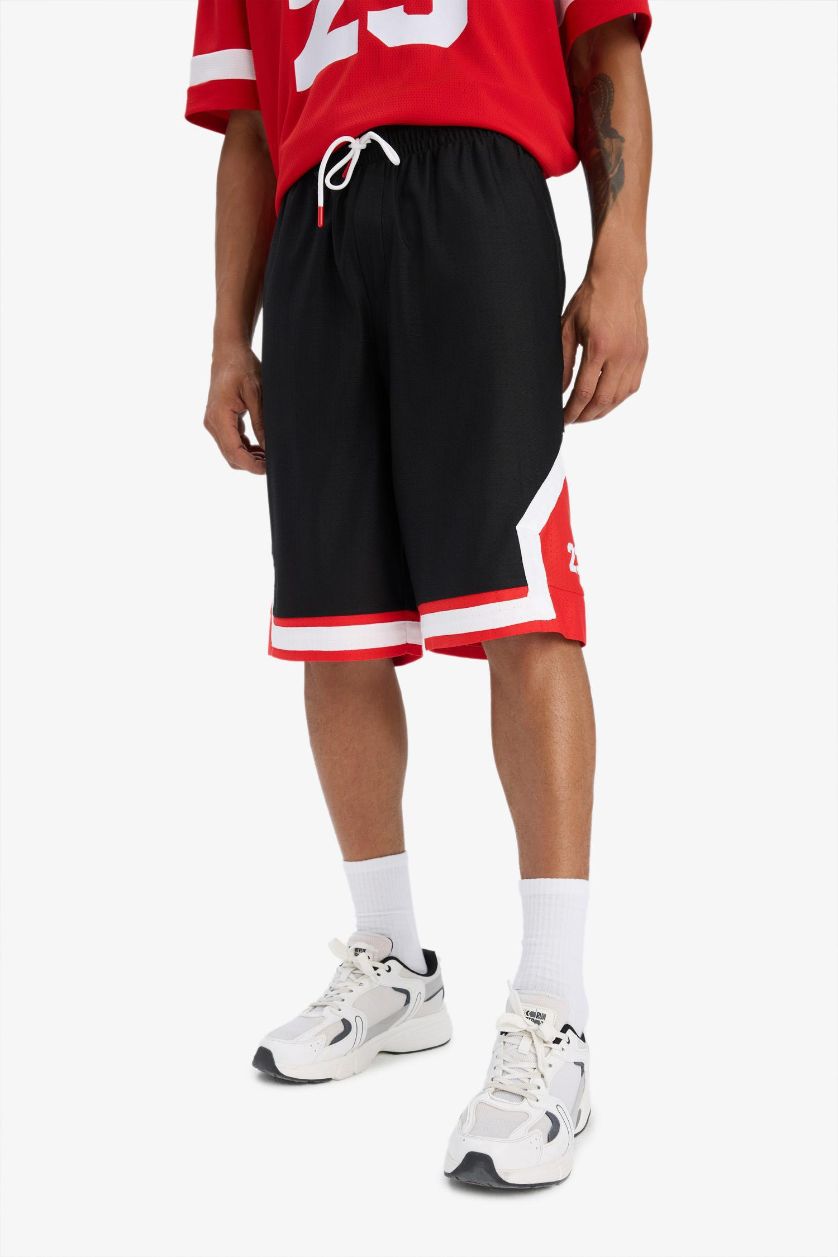 Ерлер қара басып шығарылған Шолақ шалбар