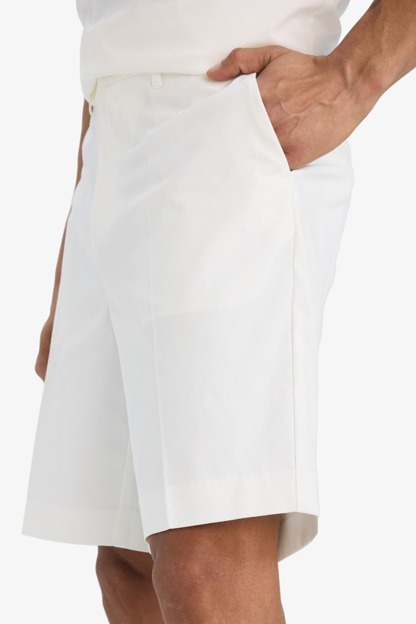 Erkek Beyaz Standart Fit Sporcu Kısa Paça Dokuma Şort