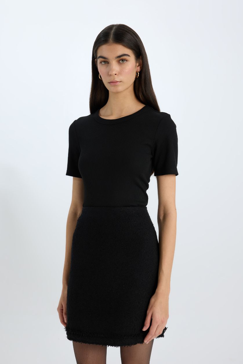 Kadın Siyah Slim Fit Dar Kesim Bisiklet Yaka Basic Düz Fitilli Kaşkorse Kısa Kollu Tişört