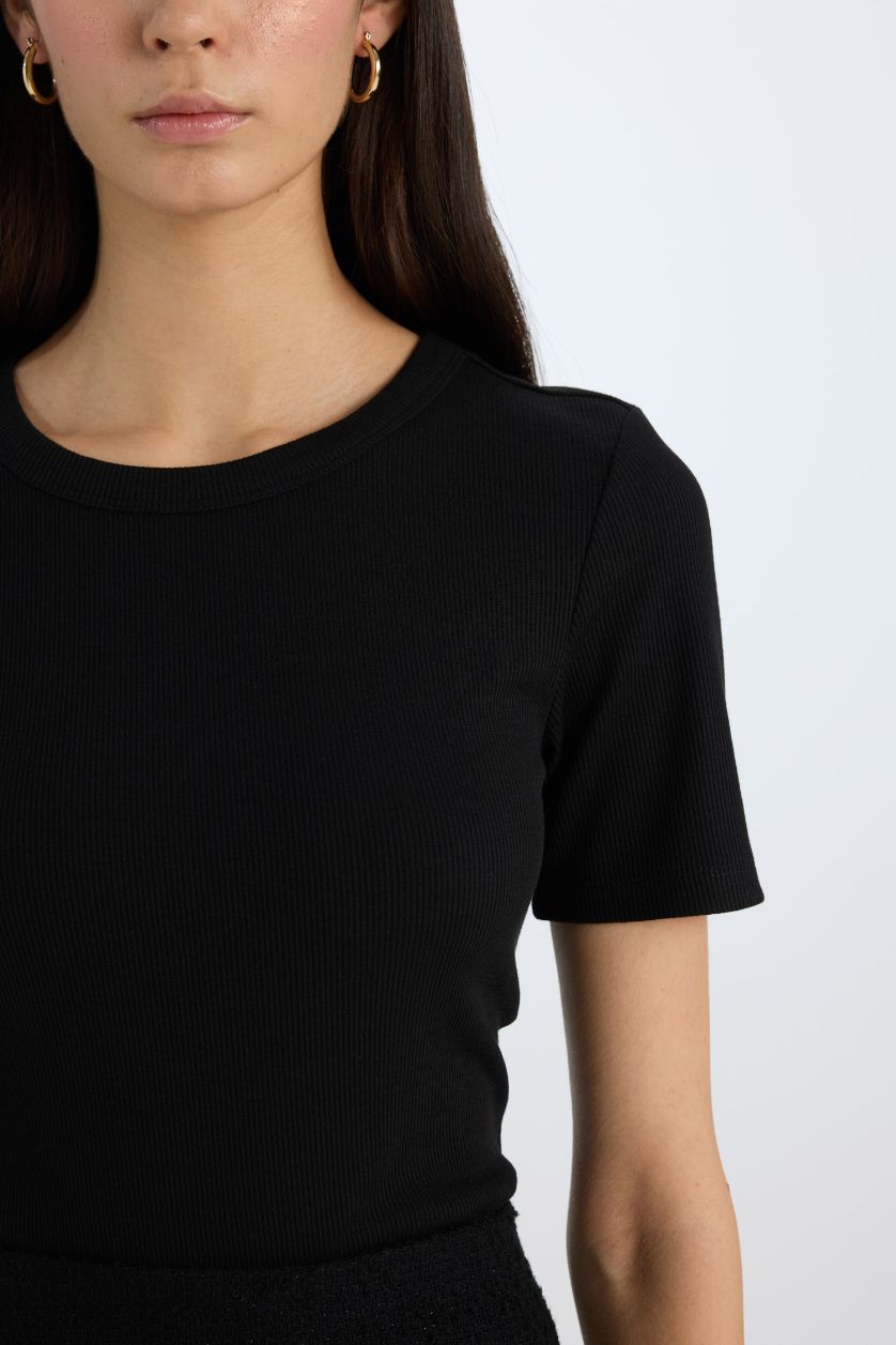 Kadın Siyah Slim Fit Dar Kesim Bisiklet Yaka Basic Düz Fitilli Kaşkorse Kısa Kollu Tişört