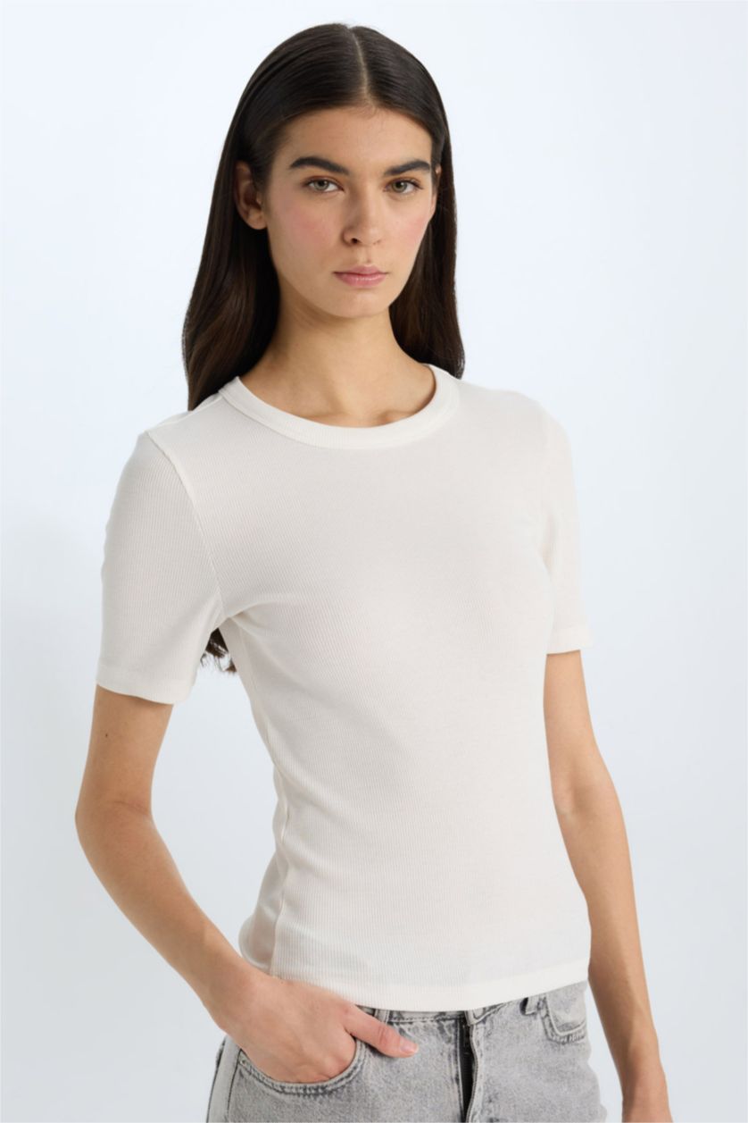 نساء بيج فاتح تيشيرت نص كم مضلع سليم فيت برقبة مستديرة