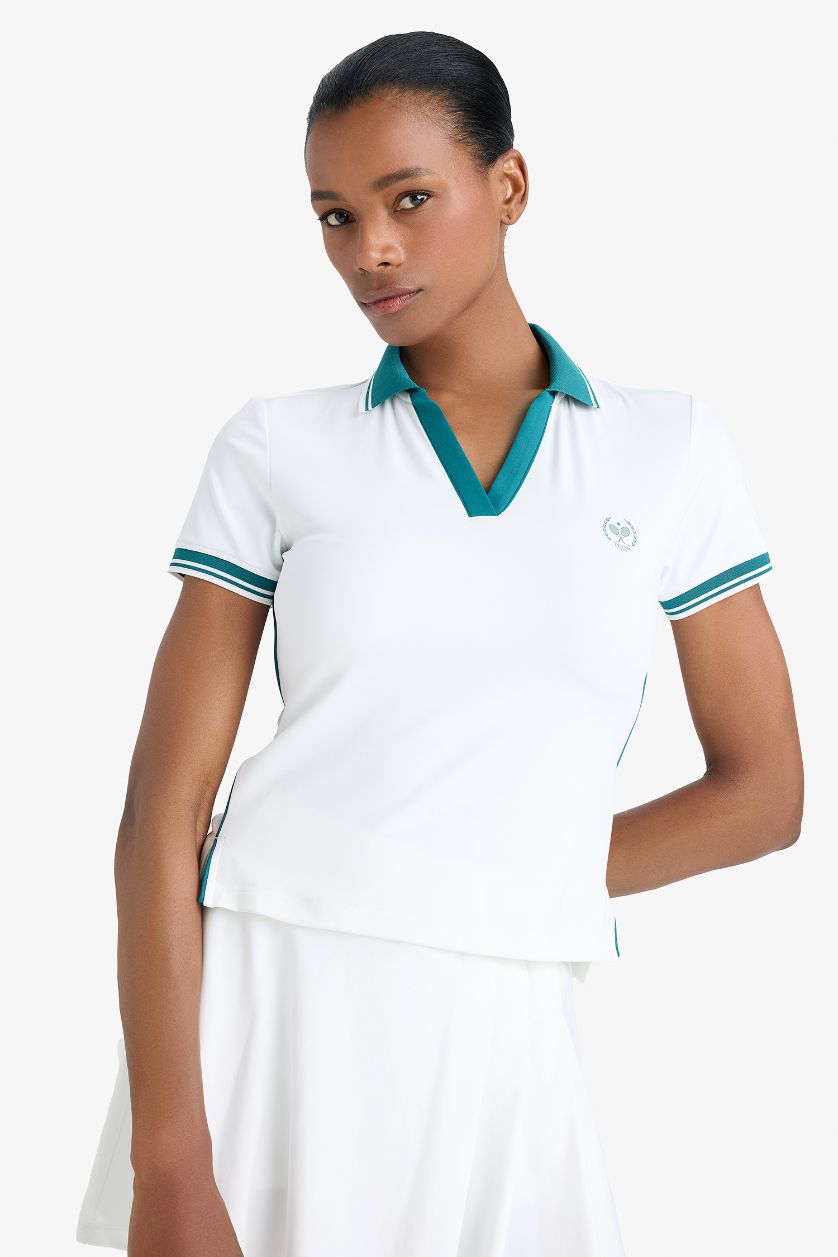 Kadın Beyaz Standart Fit Polo Yaka Baskılı Sporcu Kısa Kollu Beyaz Tişört