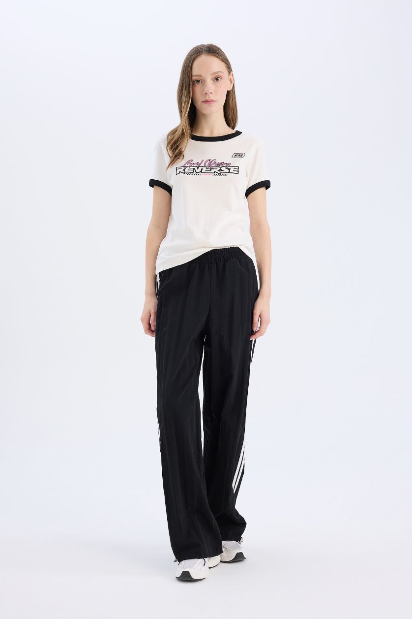 نساء اوف وايت تيشيرت نص كم مطبوع سليم فيت برقبة مستديرة