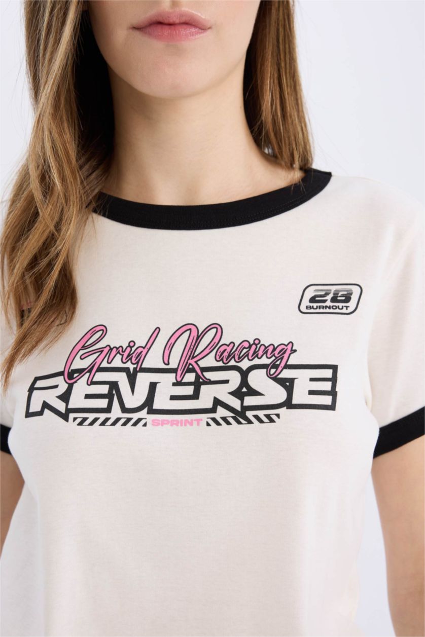 نساء اوف وايت تيشيرت نص كم مطبوع سليم فيت برقبة مستديرة