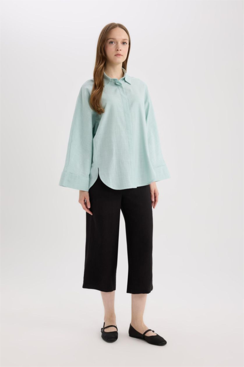 WOMAN Black Crop Fit Capri Pants