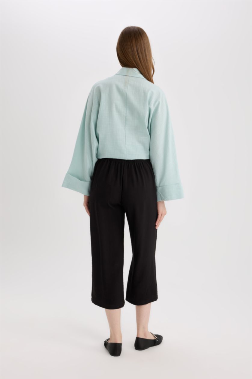 WOMAN Black Crop Fit Capri Pants