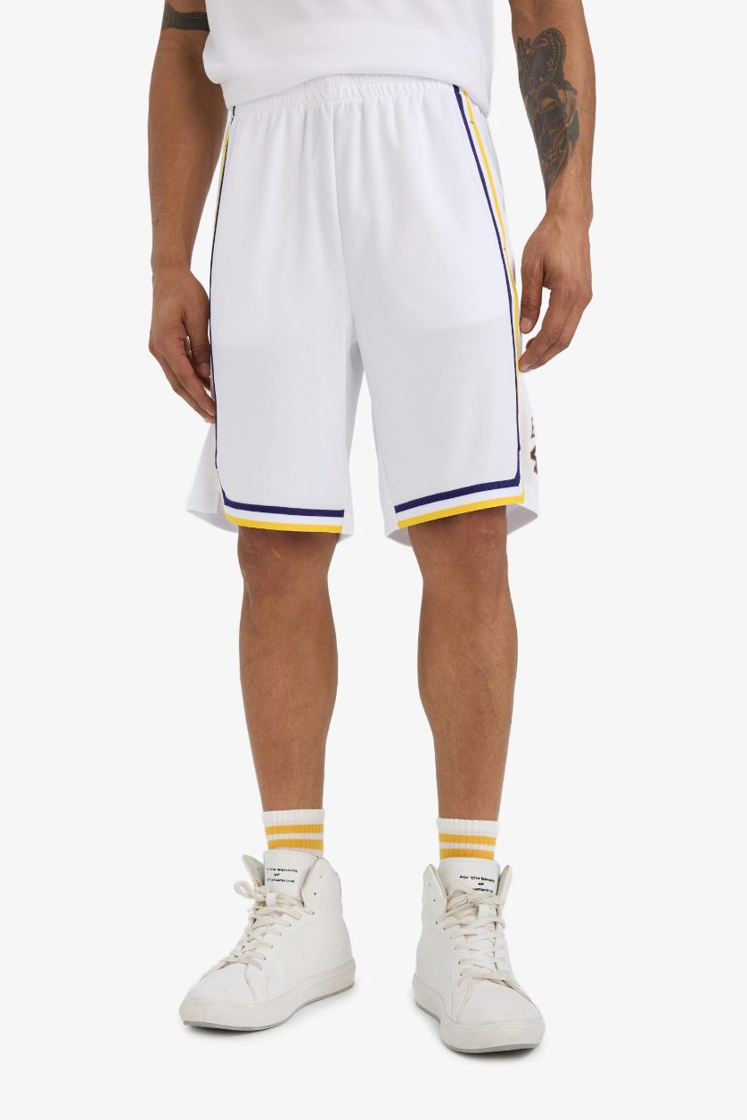 Man White Standard Fit Printed Elastic Band Shorts