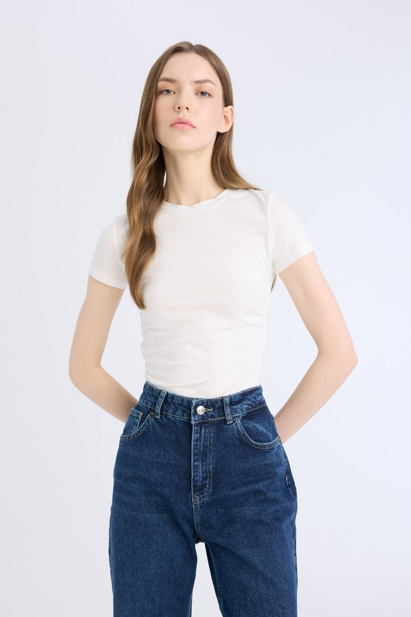 Kadın Kırık Beyaz Fitted Bisiklet Yaka Basic Düz Modal Kısa Kollu Beyaz Tişört