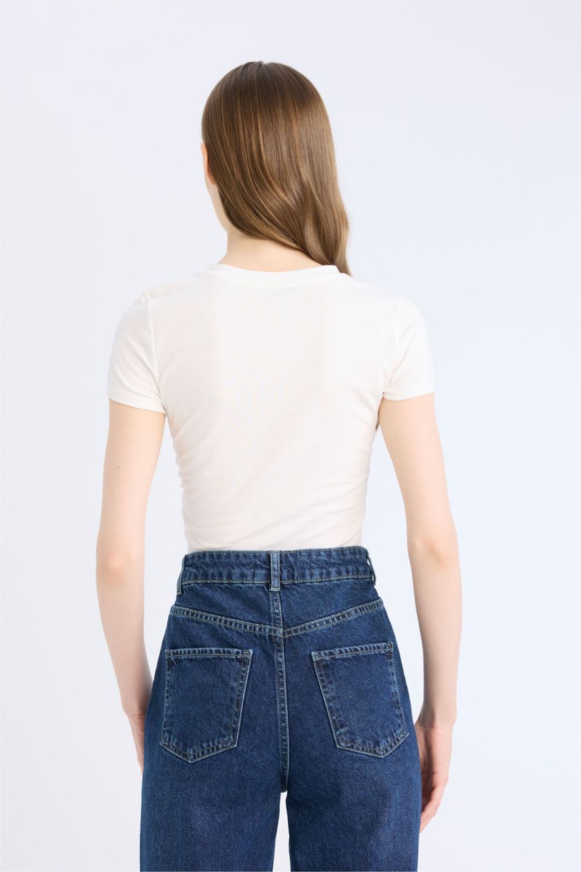 Kadın Kırık Beyaz Fitted Bisiklet Yaka Basic Düz Modal Kısa Kollu Beyaz Tişört