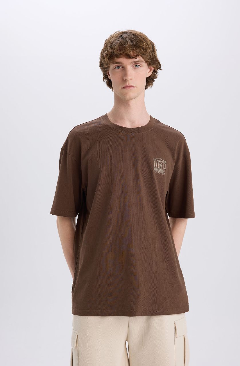 Erkek Kahve %100 Pamuk Boxy Fit Bisiklet Yaka Sırt Baskılı Kısa Kollu Tişört