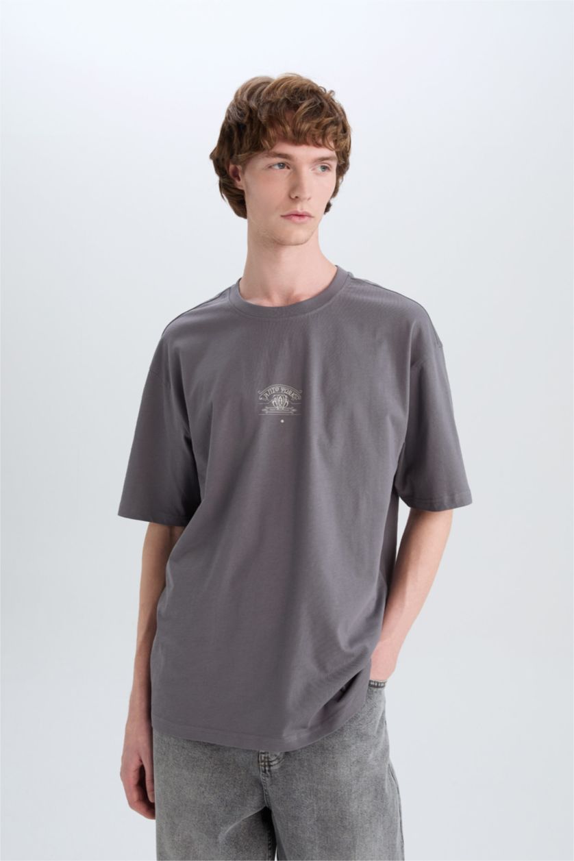 رجالي رمادي تيشيرت قطن أوفر سايز مطبوع برقبة مستديرة