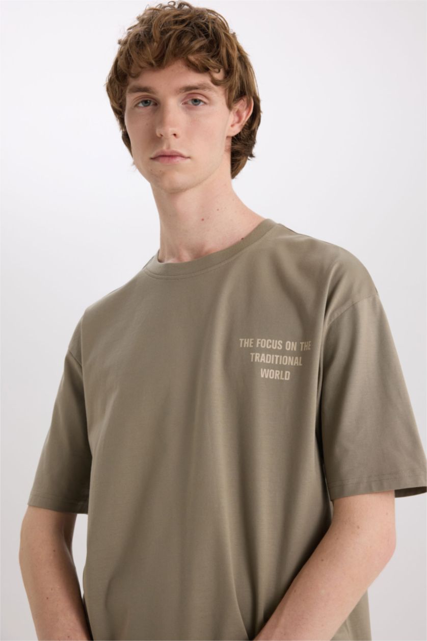 Erkek Açık Haki %100 Pamuk Boxy Fit Sırt Baskılı Tişört