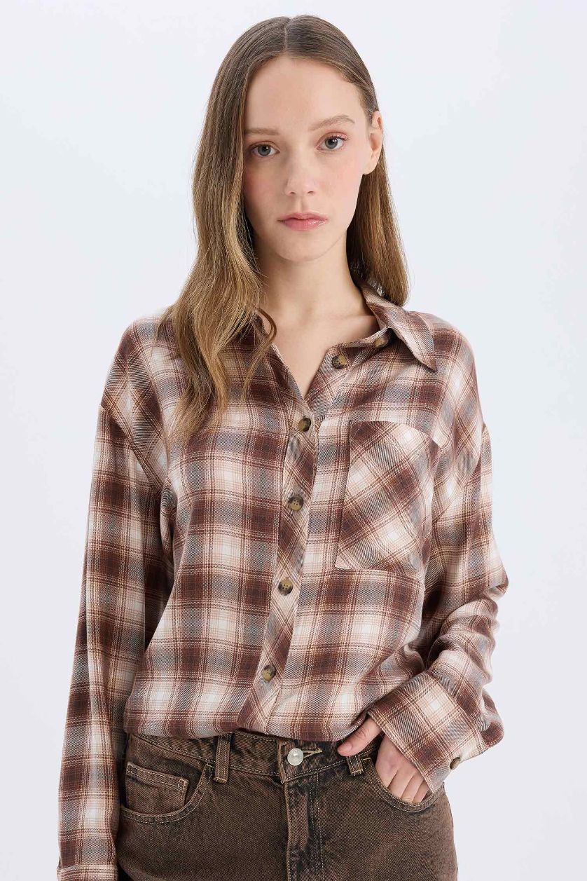 Kadın Kahve Oversize Geniş Kalıp Kareli Cepli Uzun Kollu Gömlek
