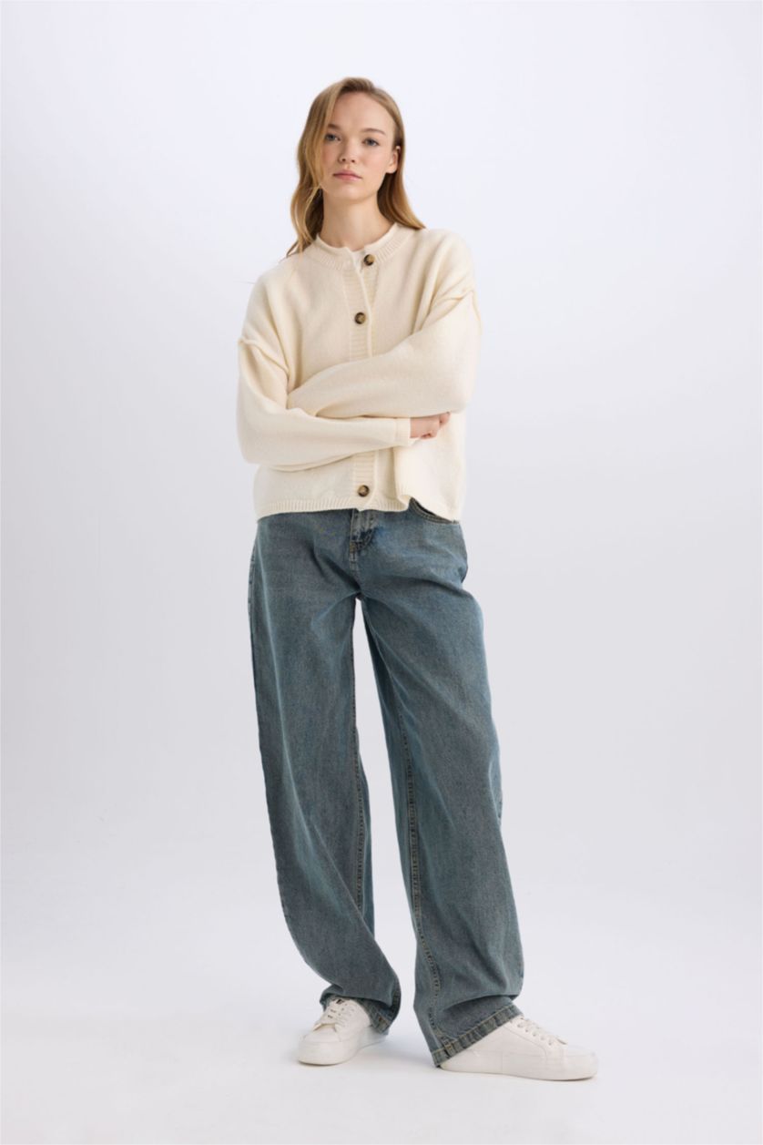 Kadın Ekru Regular Fit Bisiklet Yaka Düğmeli Triko Hırka