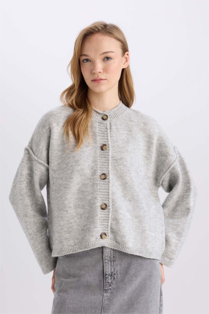 Kadın Gri Regular Fit Bisiklet Yaka Düğmeli Triko Hırka