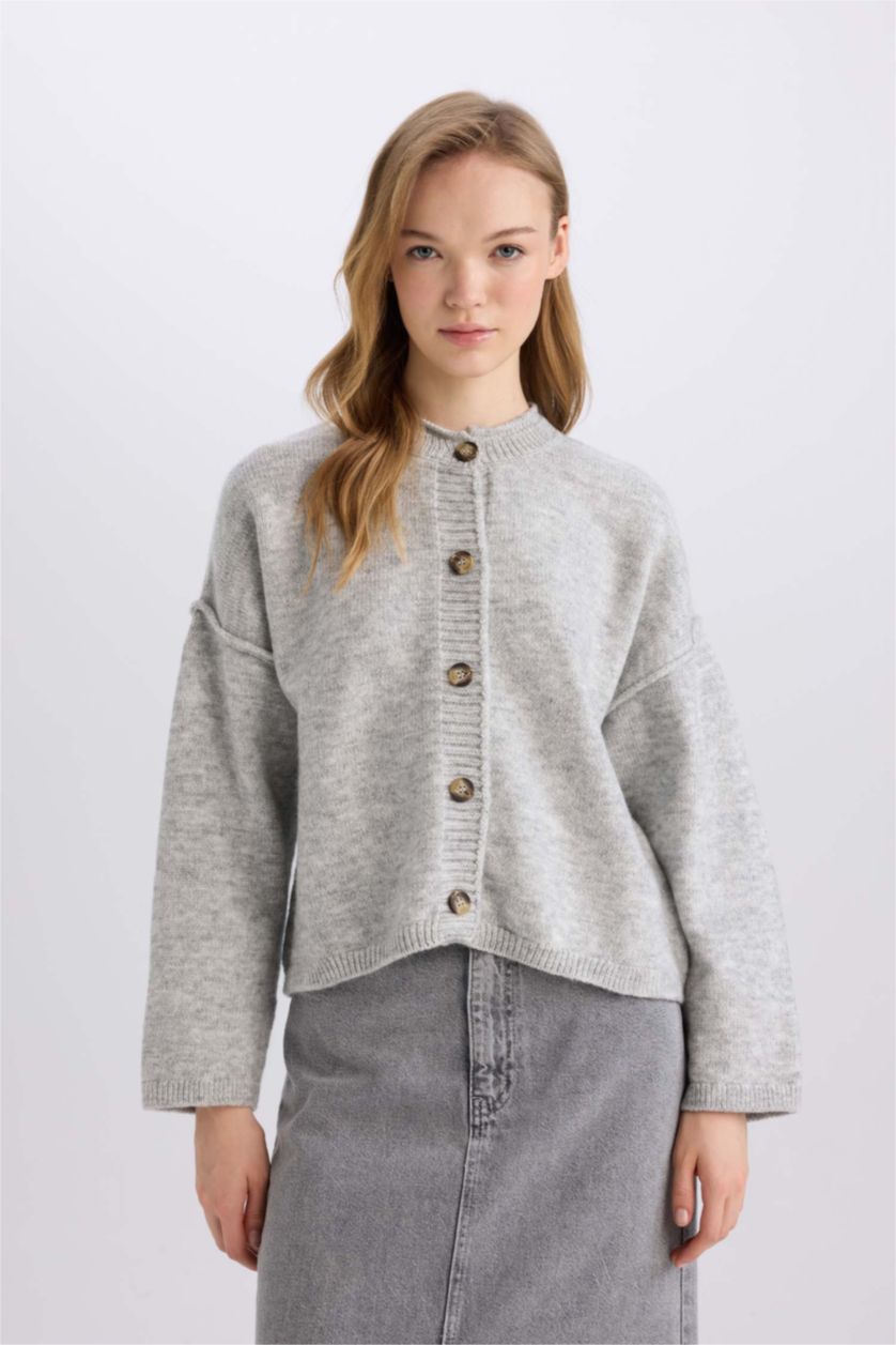 Kadın Gri Regular Fit Bisiklet Yaka Düğmeli Triko Hırka