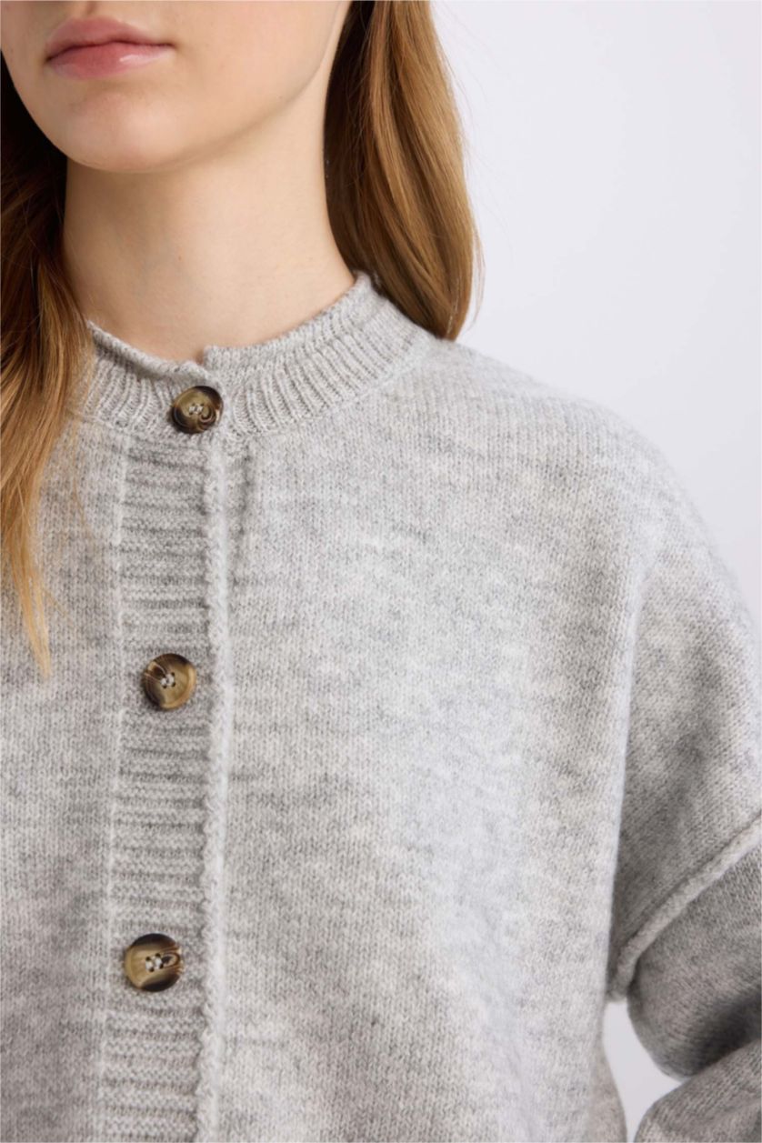 Kadın Gri Regular Fit Bisiklet Yaka Düğmeli Triko Hırka