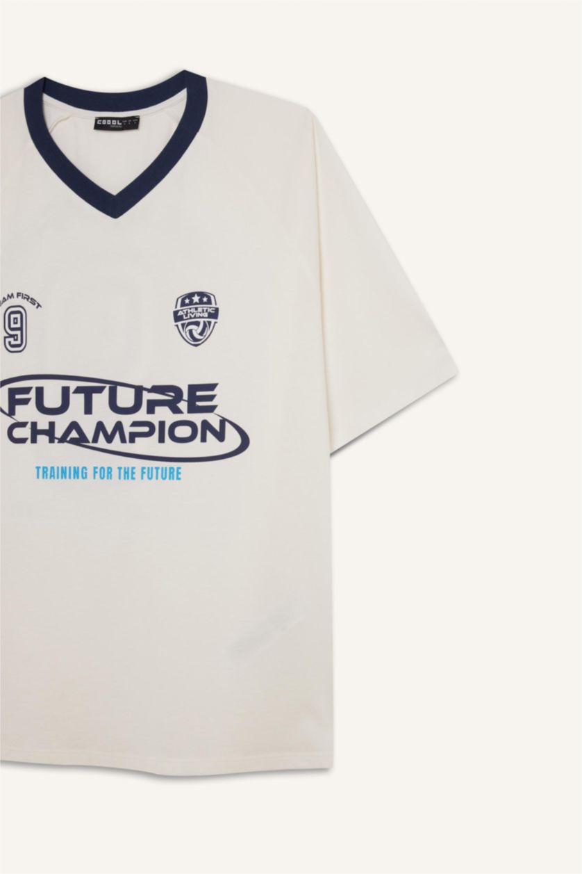 Kadın Kırık Beyaz Oversize Geniş Kalıp V Yaka Sırt Baskılı Kısa Kollu Tişört