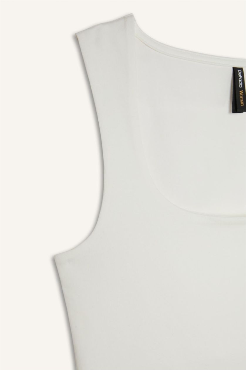 Kadın Kırık Beyaz Slim Fit Dar Kesim Kare Yaka Basic Düz Beyaz Atlet