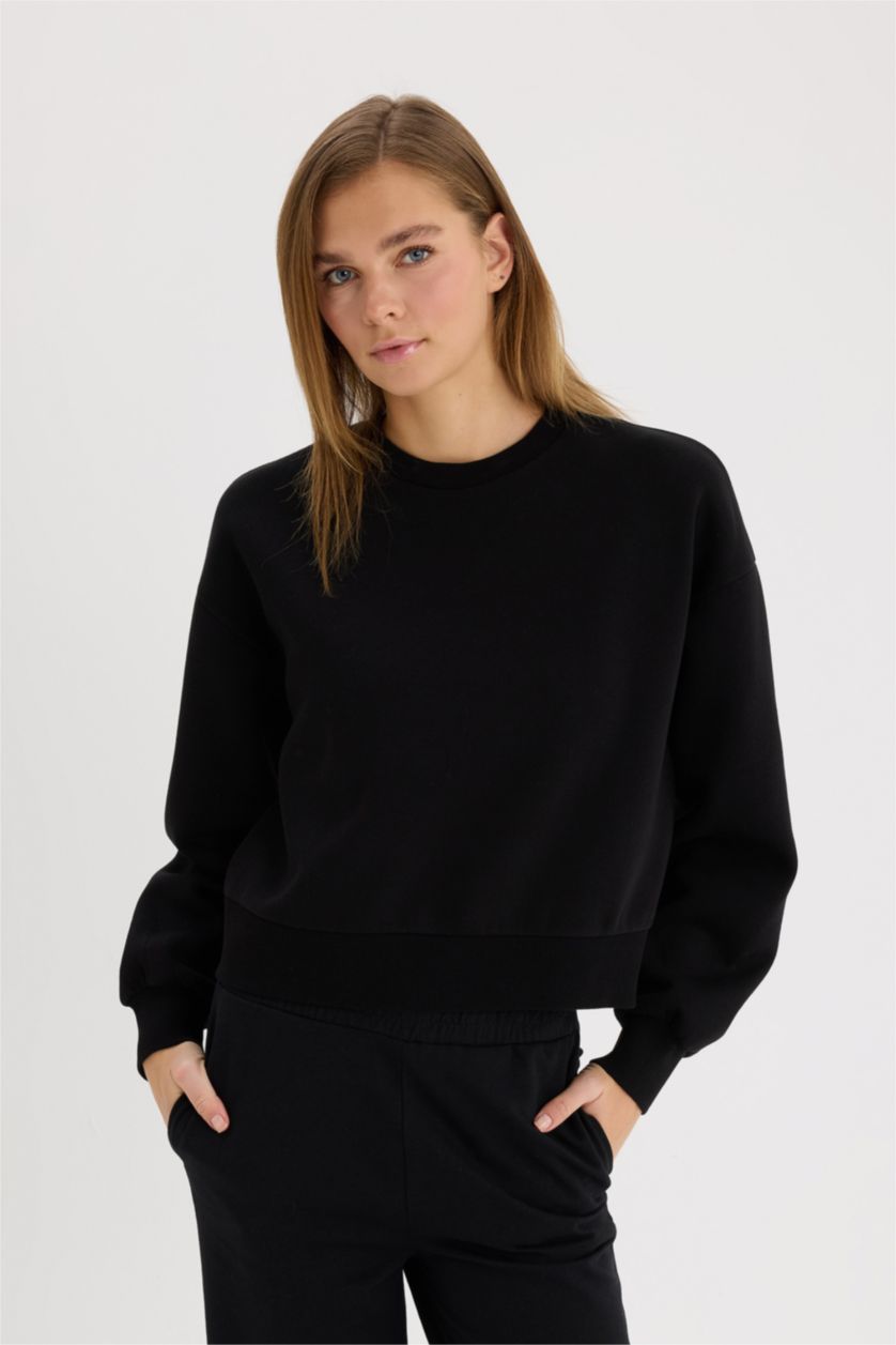 Woman Black Boxy Fit Crew Neck Basic Thick Sweatshirt