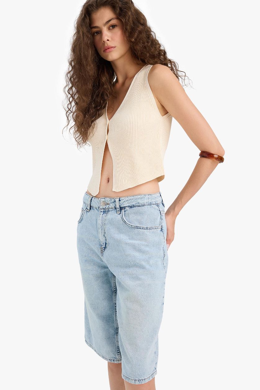 Kadın Ekru Slim Fit Dar Kesim V Yaka Yelek