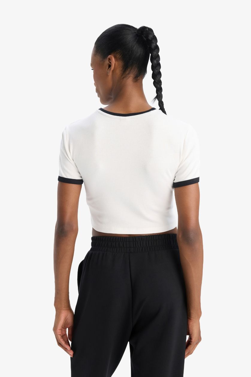 Kadın Ekru Slim Fit Dar Kesim Bisiklet Yaka Baskılı Sporcu Ribana Kısa Kollu Tişört