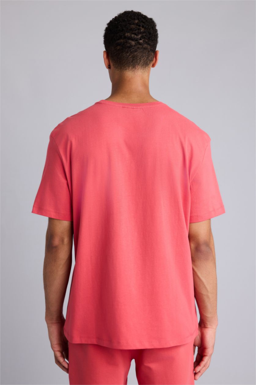 رجال أحمر فاتح Standard Fit Short Sleeve T-Shirt