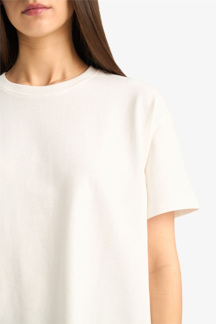 حريمي اوف وايت تيشيرت ابيض بيزك نص كم اوفر سايز برقبة مستديرة