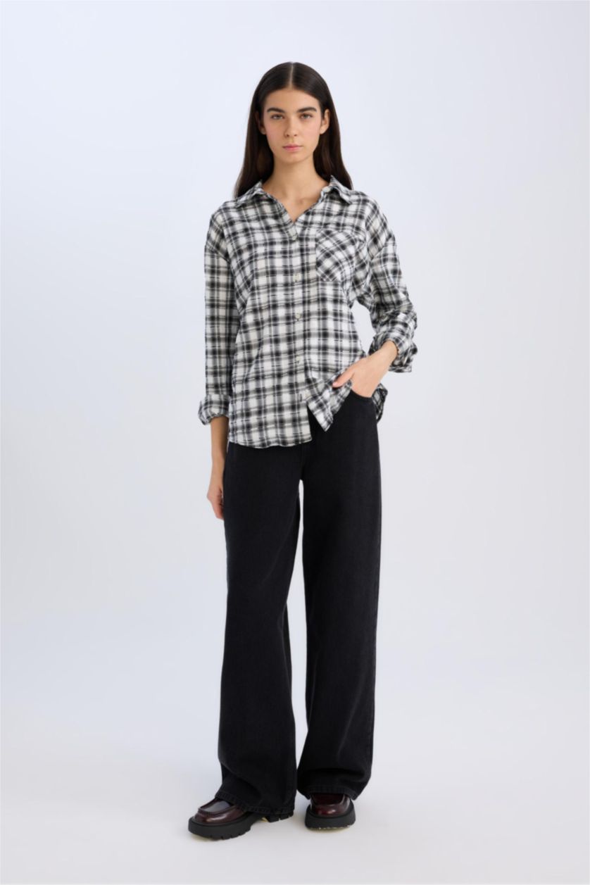 Kadın Siyah Oversize Geniş Kalıp Cepli Kareli Uzun Kollu Gömlek