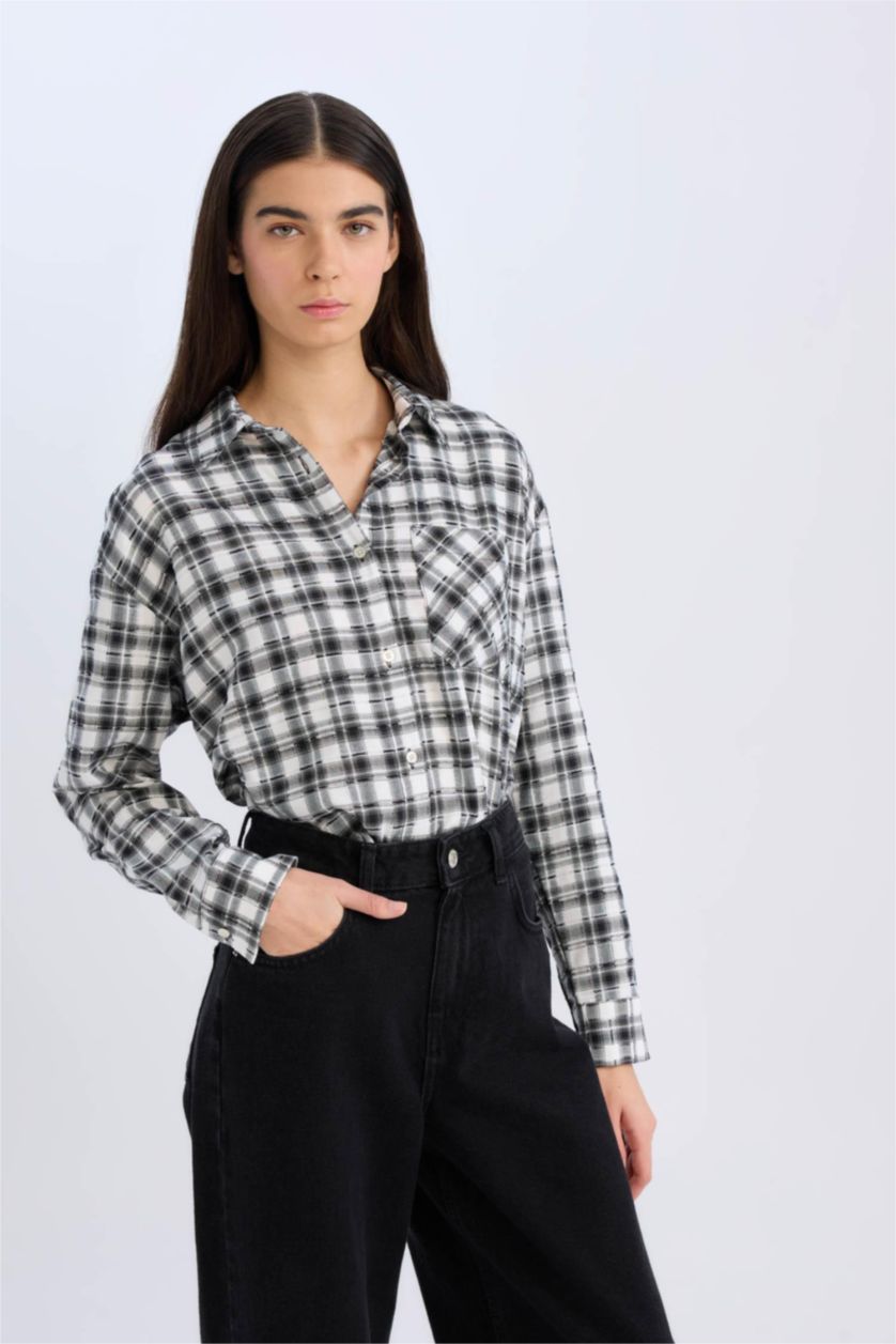 Kadın Siyah Oversize Geniş Kalıp Cepli Kareli Uzun Kollu Gömlek