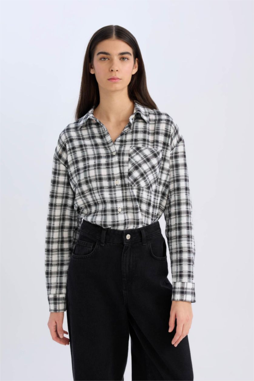 Kadın Siyah Oversize Geniş Kalıp Cepli Kareli Uzun Kollu Gömlek