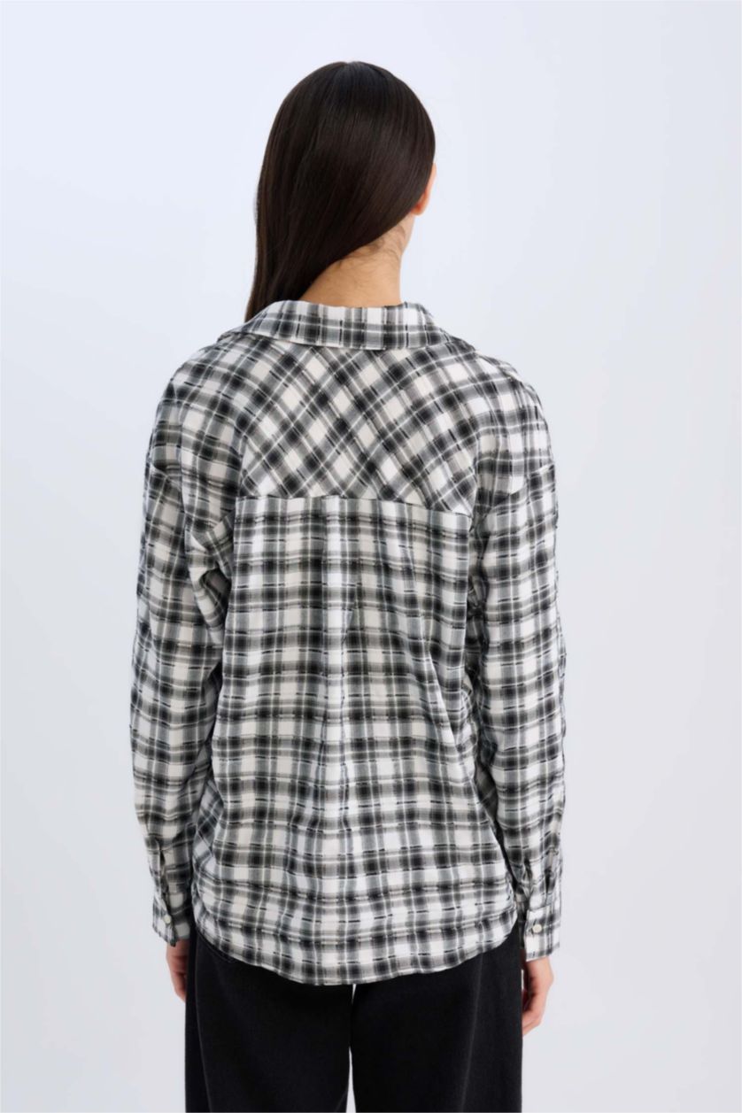 Kadın Siyah Oversize Geniş Kalıp Cepli Kareli Uzun Kollu Gömlek