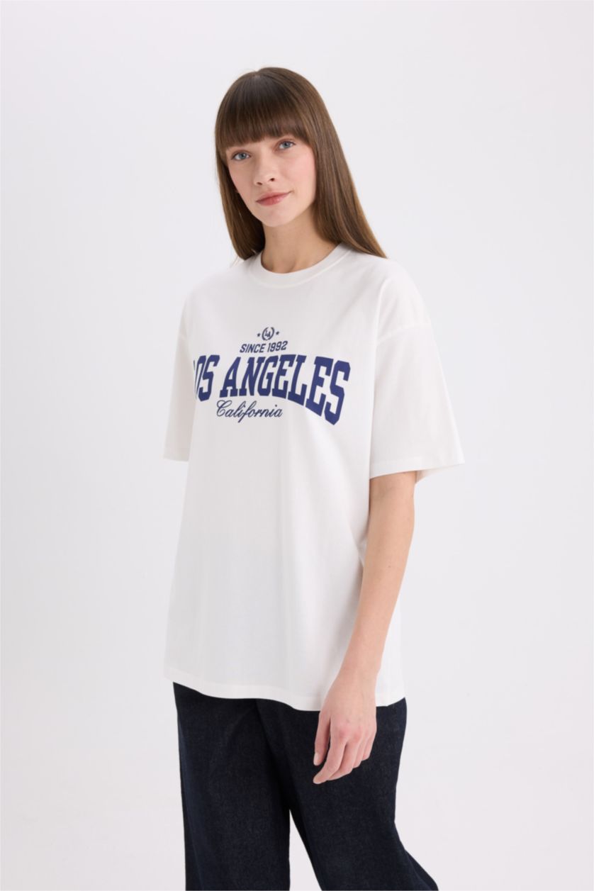 حريمي بيج فاتح تيشيرت كاجوال اوفر سايز نص كم برقبة مستديرة