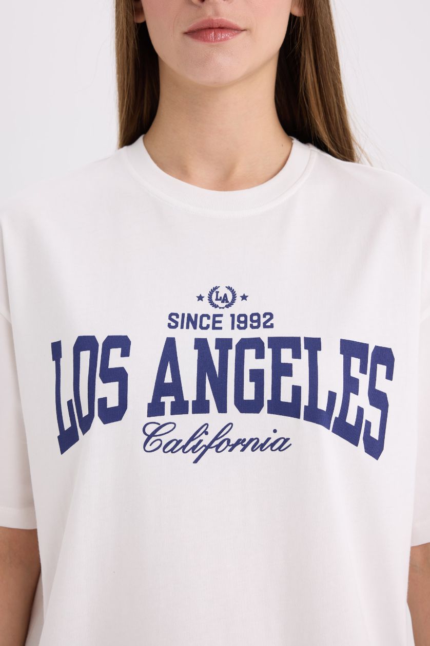 حريمي بيج فاتح تيشيرت كاجوال اوفر سايز نص كم برقبة مستديرة