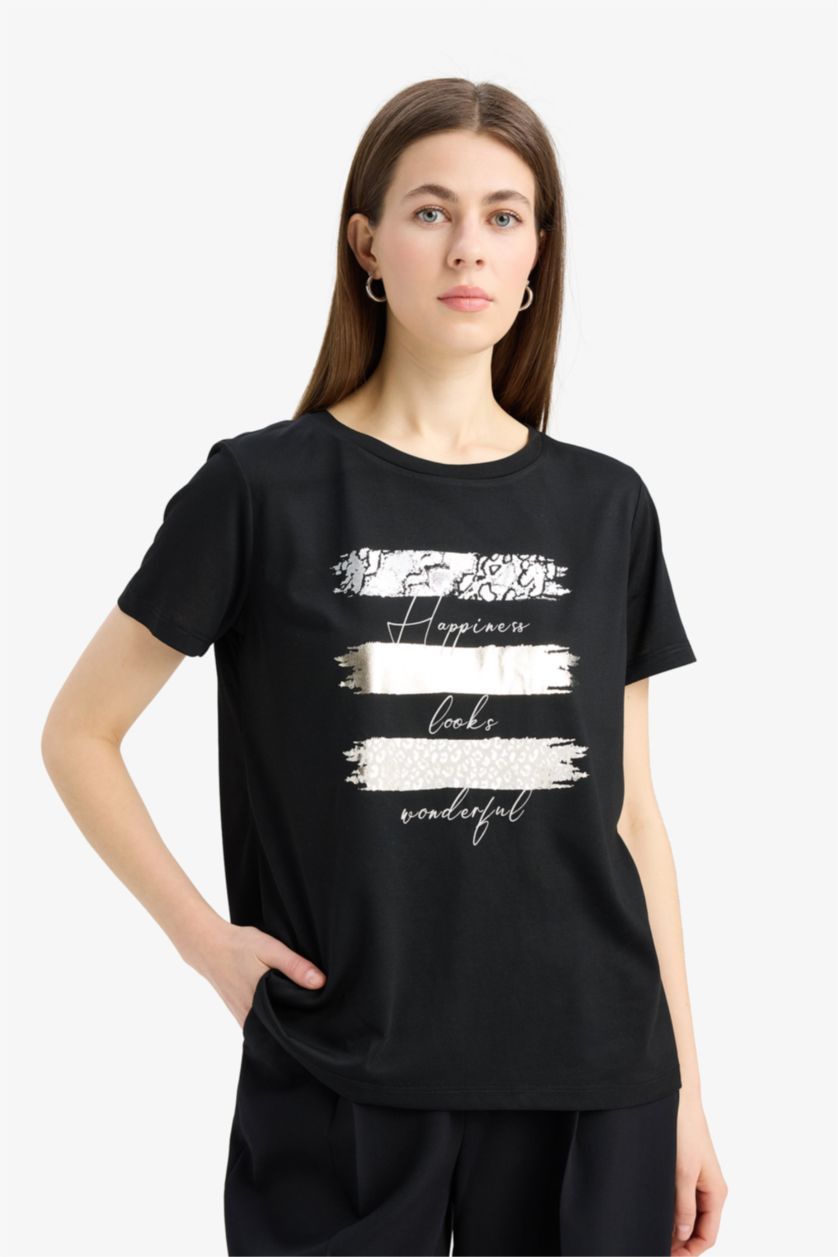 Kadın Siyah Relax Fıt Bisiklet Yaka Baskılı Kısa Kollu Tişört