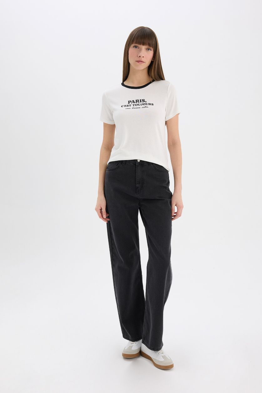 نساء بيج فاتح تيشيرت نص كم مطبوع قصة عادية برقبة مستديرة