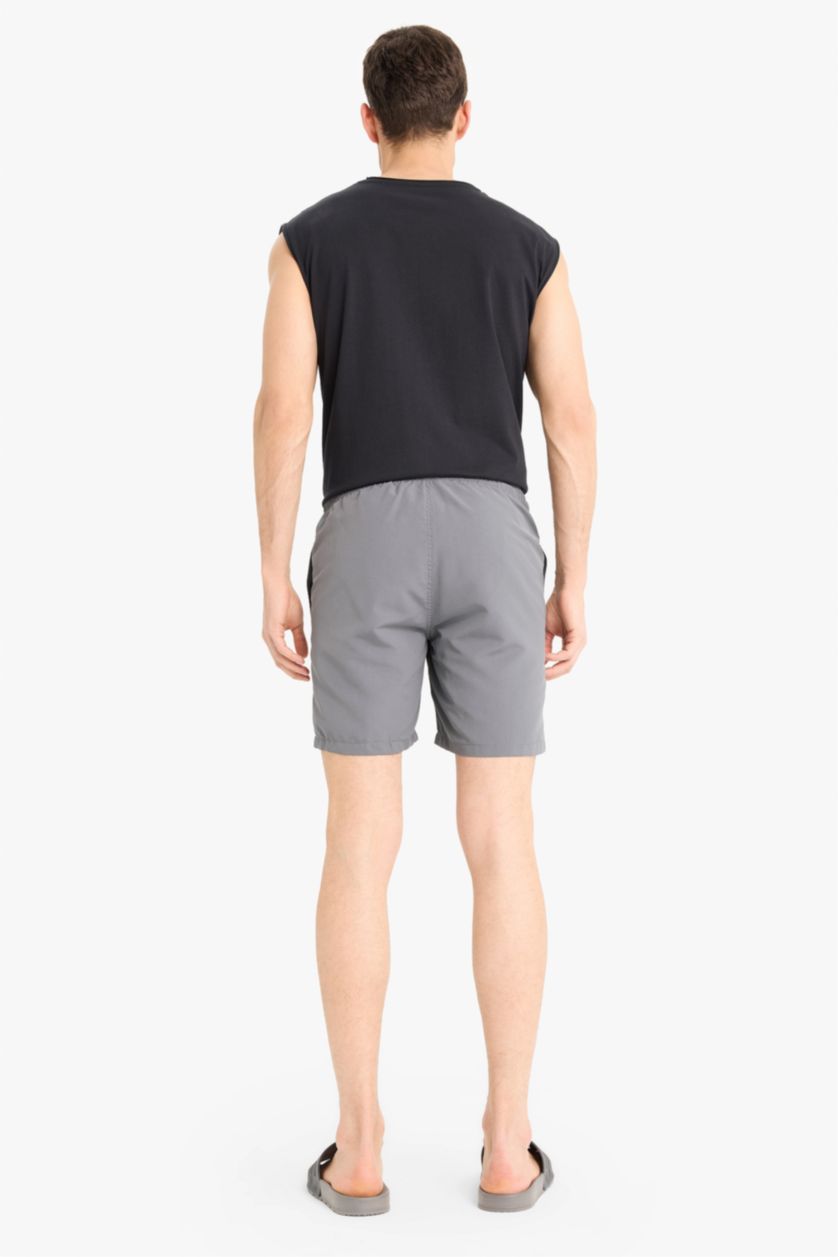 Erkek Gri Regular Fit Kısa Boy Cepli File Astarlı Beli Bağcıklı Düz Hafif Kumaş Deniz Şortu