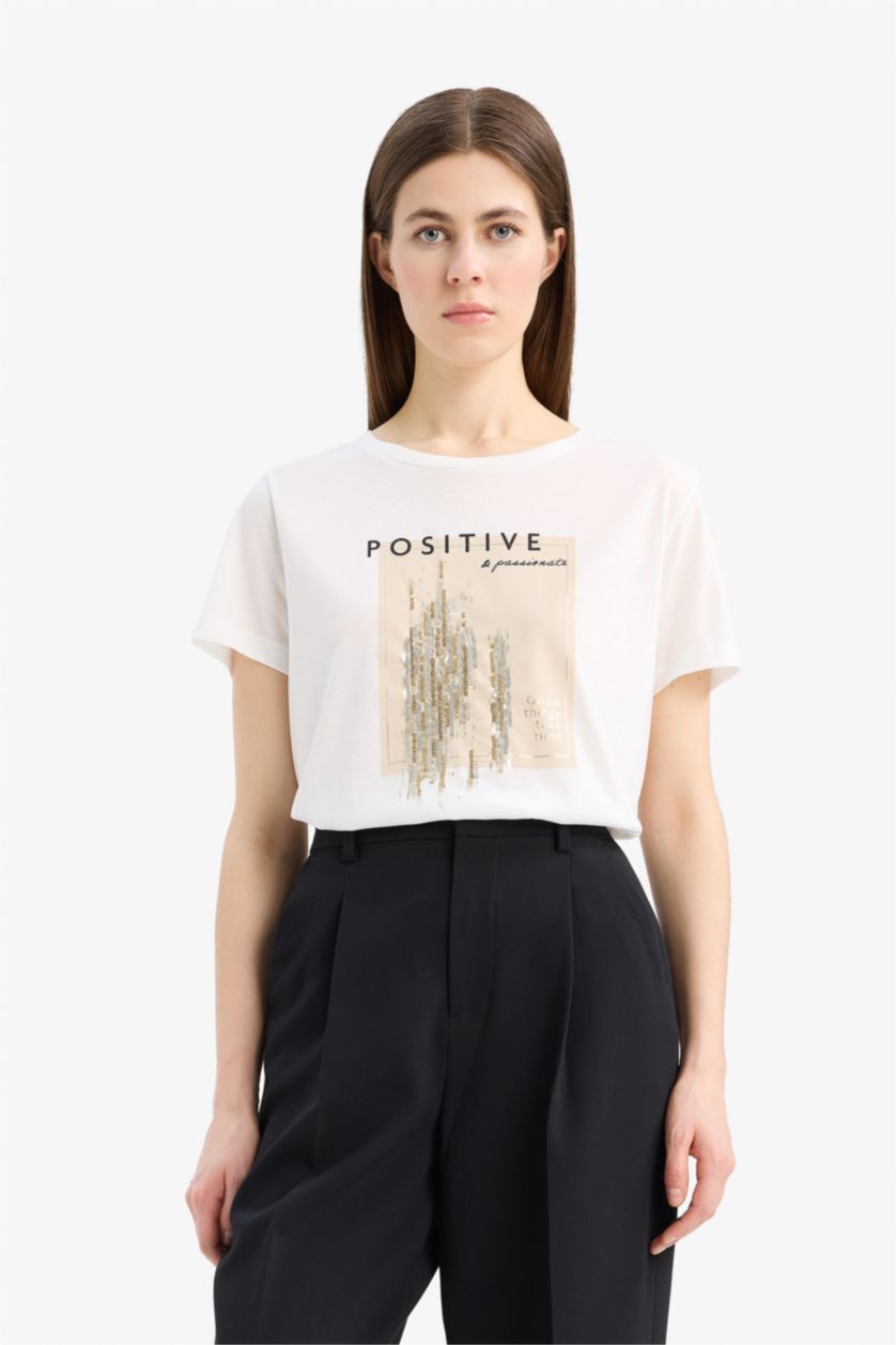 نساء بيج فاتح Regular Fit Crew Neck Printed T-Shirt